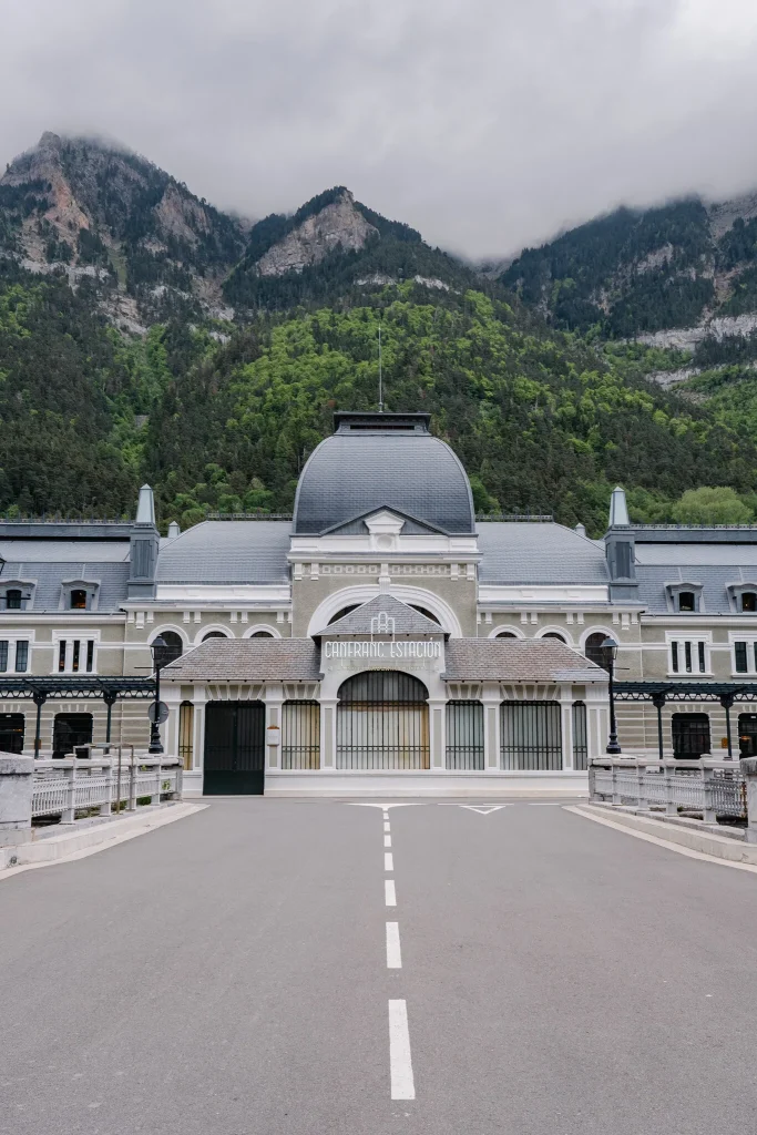 L’incroyable hôtel dans l’ancienne gare de Canfranc