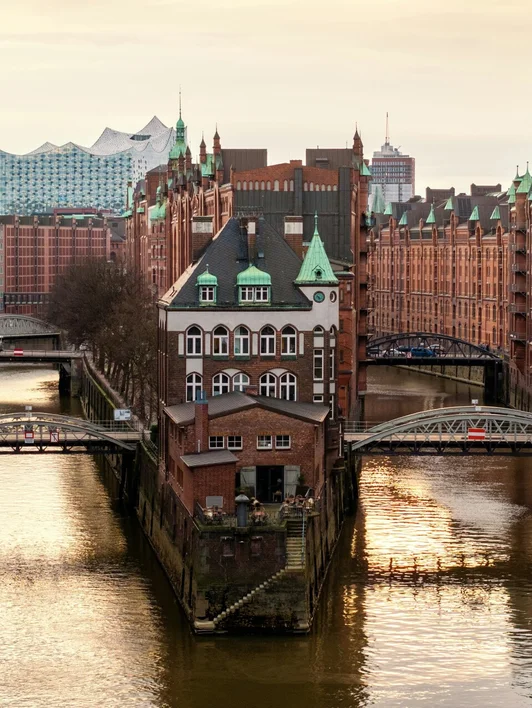 hambourg unsplash high