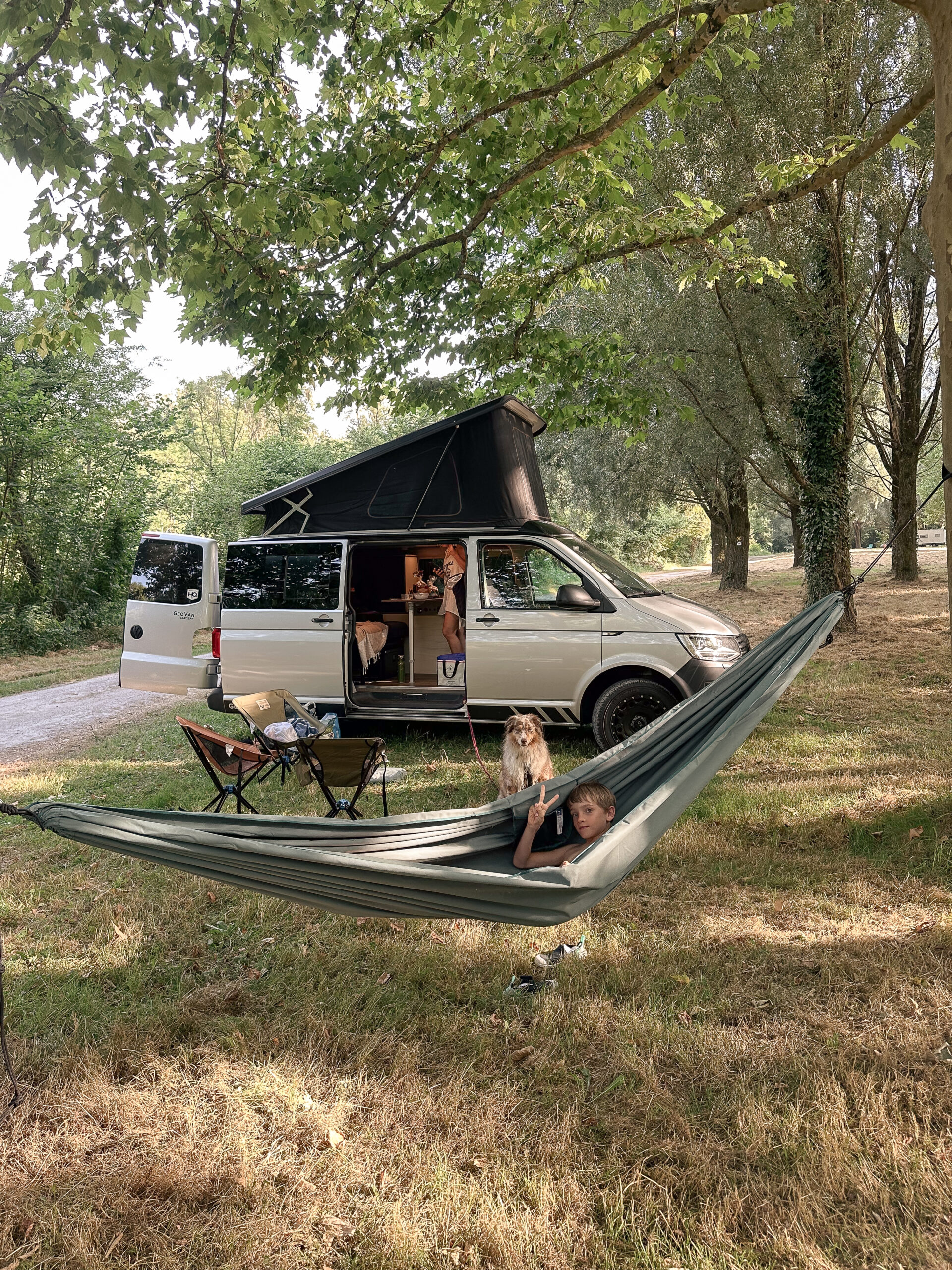 van dans la nature, avec un hamac